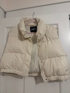 Zara Ivory Cropped Puffer Vest